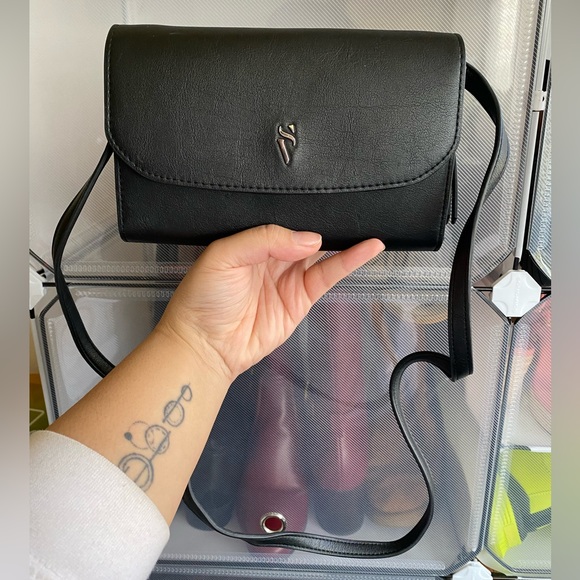 Simply Vera Vera Wang Signature Mini Crossbody Bag - Picture 1 of 8